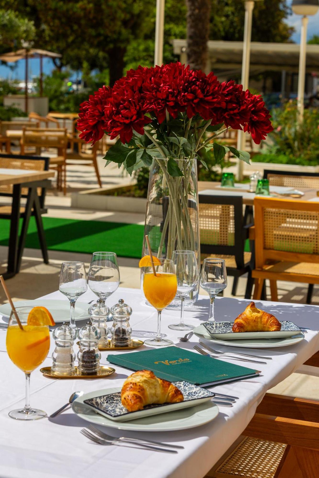 Hotel Adria Malinska Exterior photo