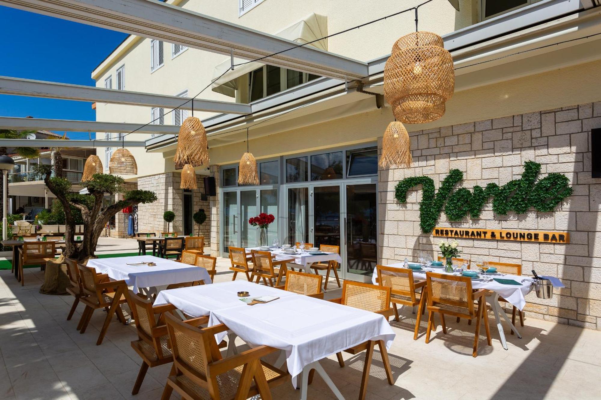Hotel Adria Malinska Exterior photo