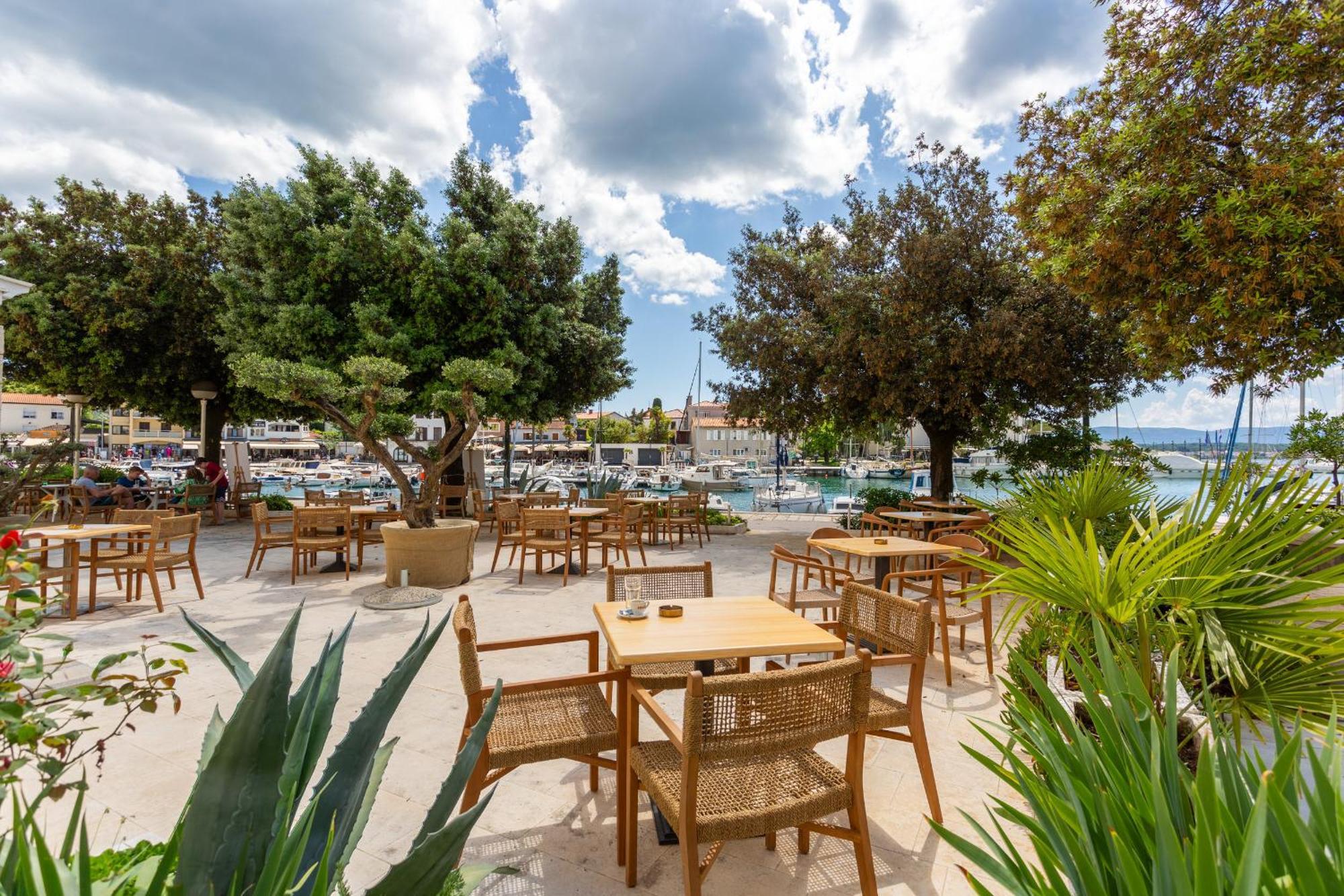 Hotel Adria Malinska Exterior photo